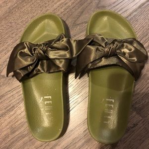 Fenty Bow slides